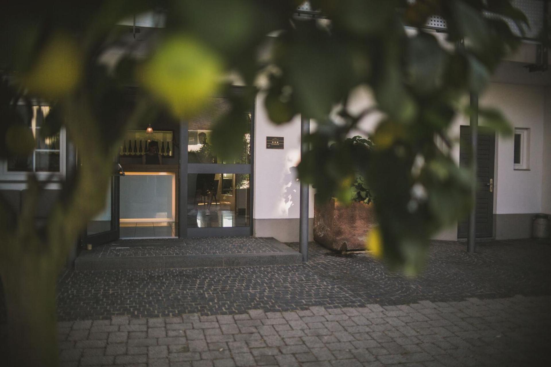 Weingut Gehlen-Cornelius Hotel Brauneberg Bagian luar foto